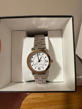 Marc Jacobs Silver and White Round Dial Bracelet Watch